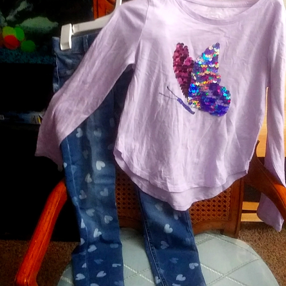 Set shirt and jeans. Shirt size 8 jeans size 7/8 little girls. (used)